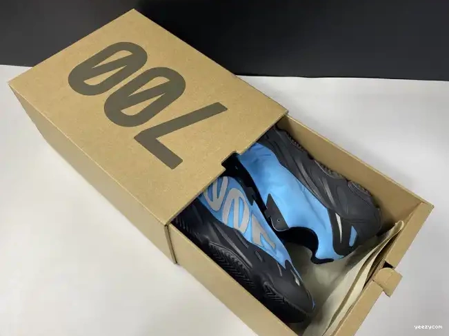 'Bright Cyan' GZ3079 Boost Yeezy 700 ADIDAS MNVN 0702